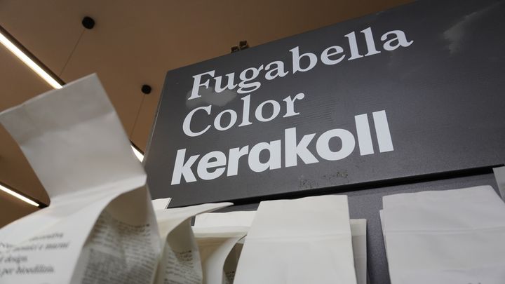 Fugabella® Color è la tecnologia ibrida resina-cemento® di Kerakoll SpA per decorare qualunque superficie in grès, mosaico e pietre naturali.